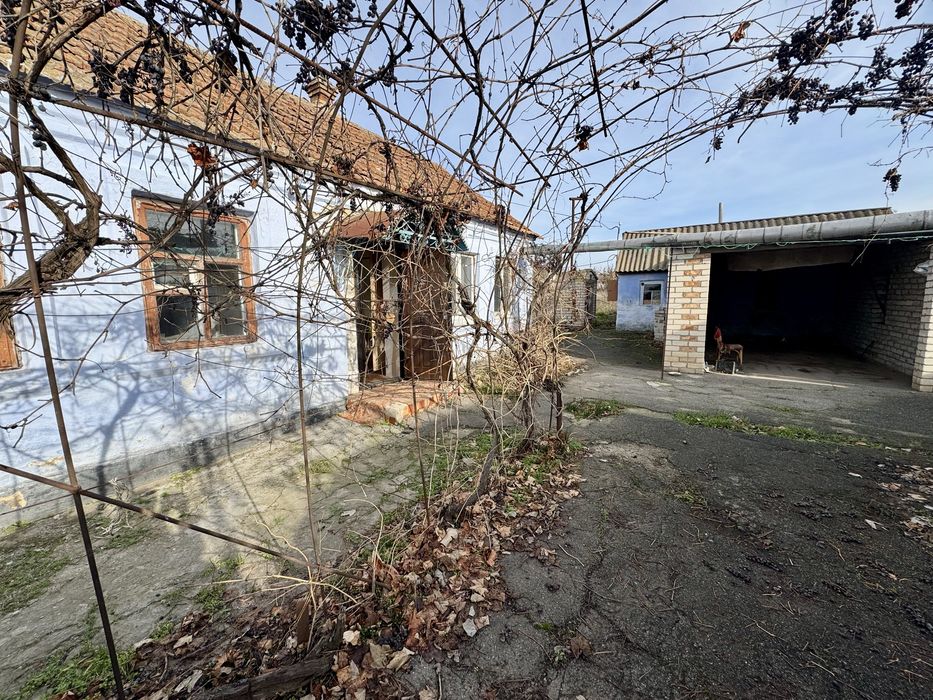 Продам будинок з великою ділянкою