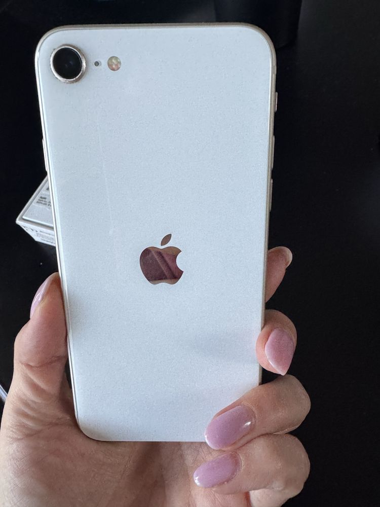 iPhone SE (2022) 64 GB – biały + oryginalne pudełko