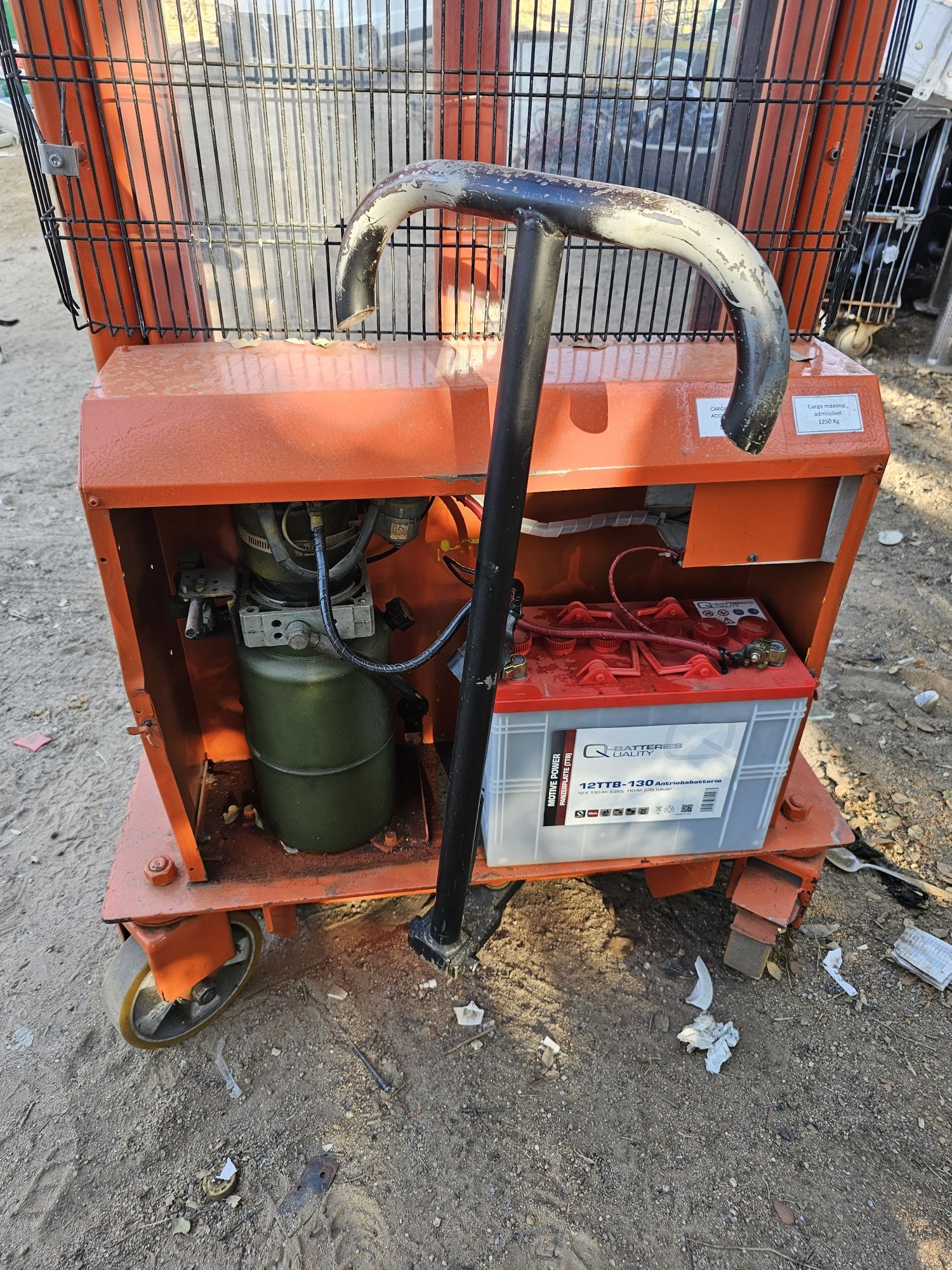 Empilhador elétrico