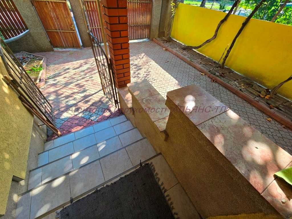 Будинок на дві родини в центрі міста
