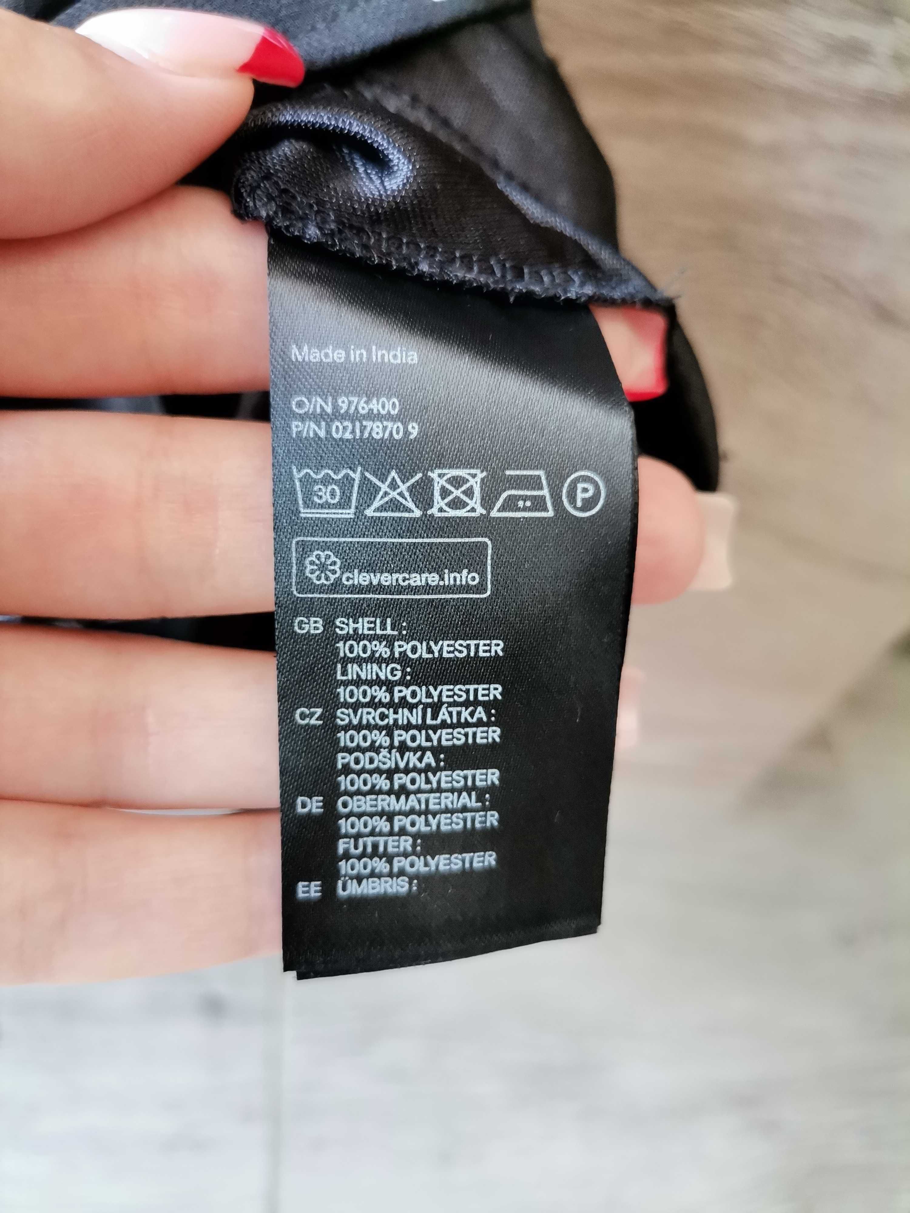 czarna letnia zwiewna sukienka w kwiatki stokrotki na guziki