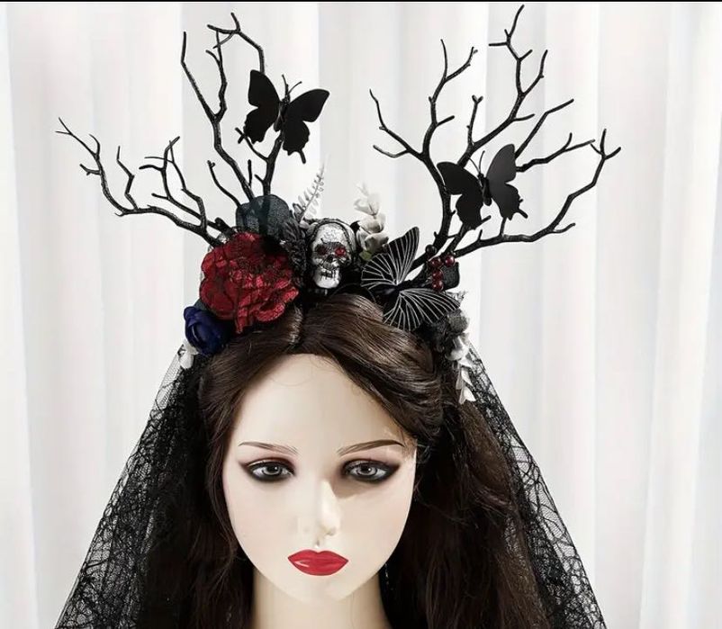 Opaska na Halloween z  welonem, czaszką,  kwiatami i motylami.