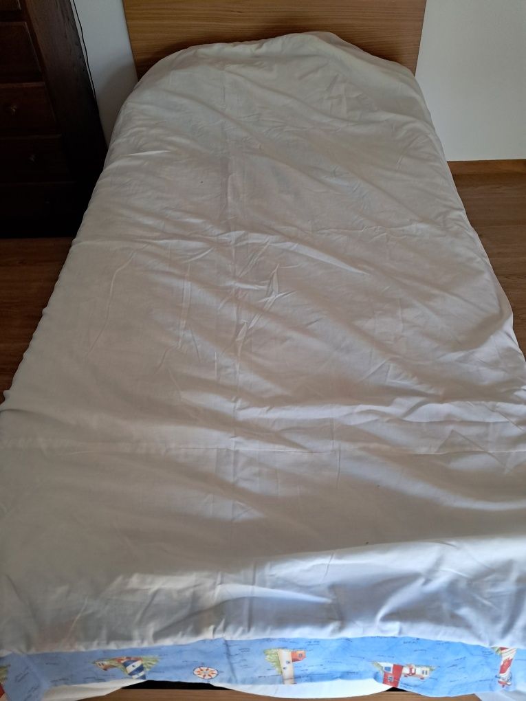 Coberta e fronhas para cama de solteiro