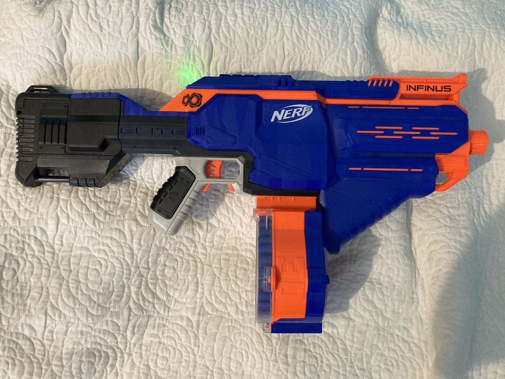 Pistolet Nerf infinus