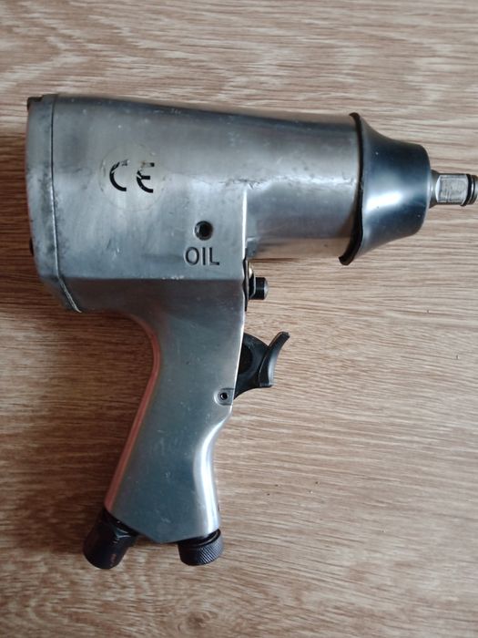 Пневматический ударный шуруповерт