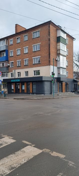 Здається приміщення. Центр.