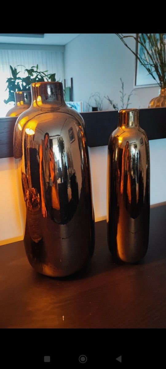 Conjunto lindíssimo de duas jarras