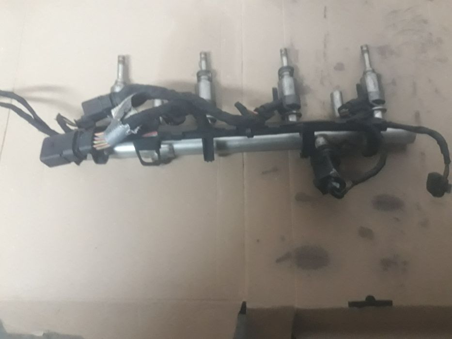 Listwa wtryskowa vw 1.8 tfsi cdhb