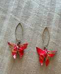 Brincos com forma de uma borboleta origami
