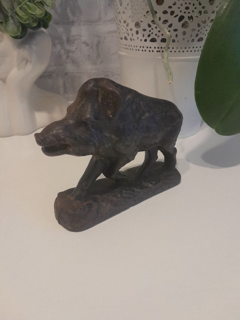 Staŕa figurka dzika odlew stalowy bardzo ładna ozdoba wnętrza