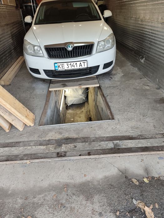 Гараж за швейной фабрикой Шахтерский