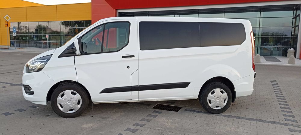 Do wynajęcia komfortowy 9 osobowy bus Ford Custom