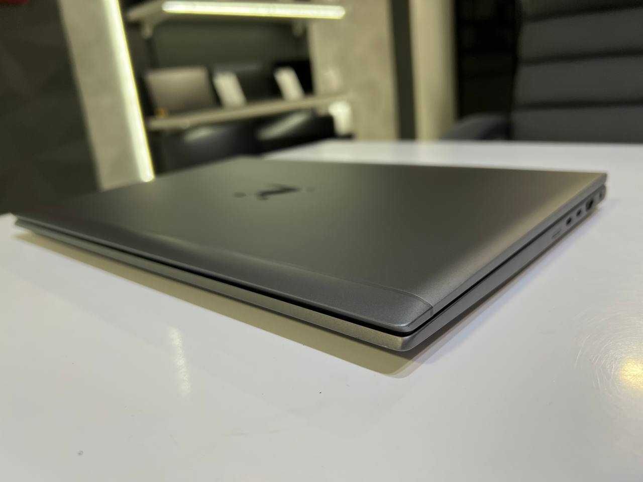 Ноутбук HP Zbook Firefly 14 G7 14" Intel i7-10610U/32Gb/512Gb SSD