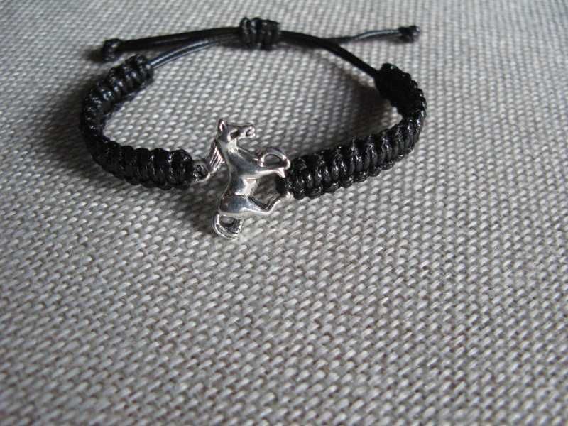 Bransoletka konik makrama