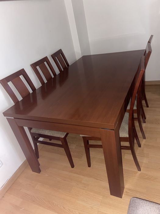 Mesa de sala com 6 cadeiras