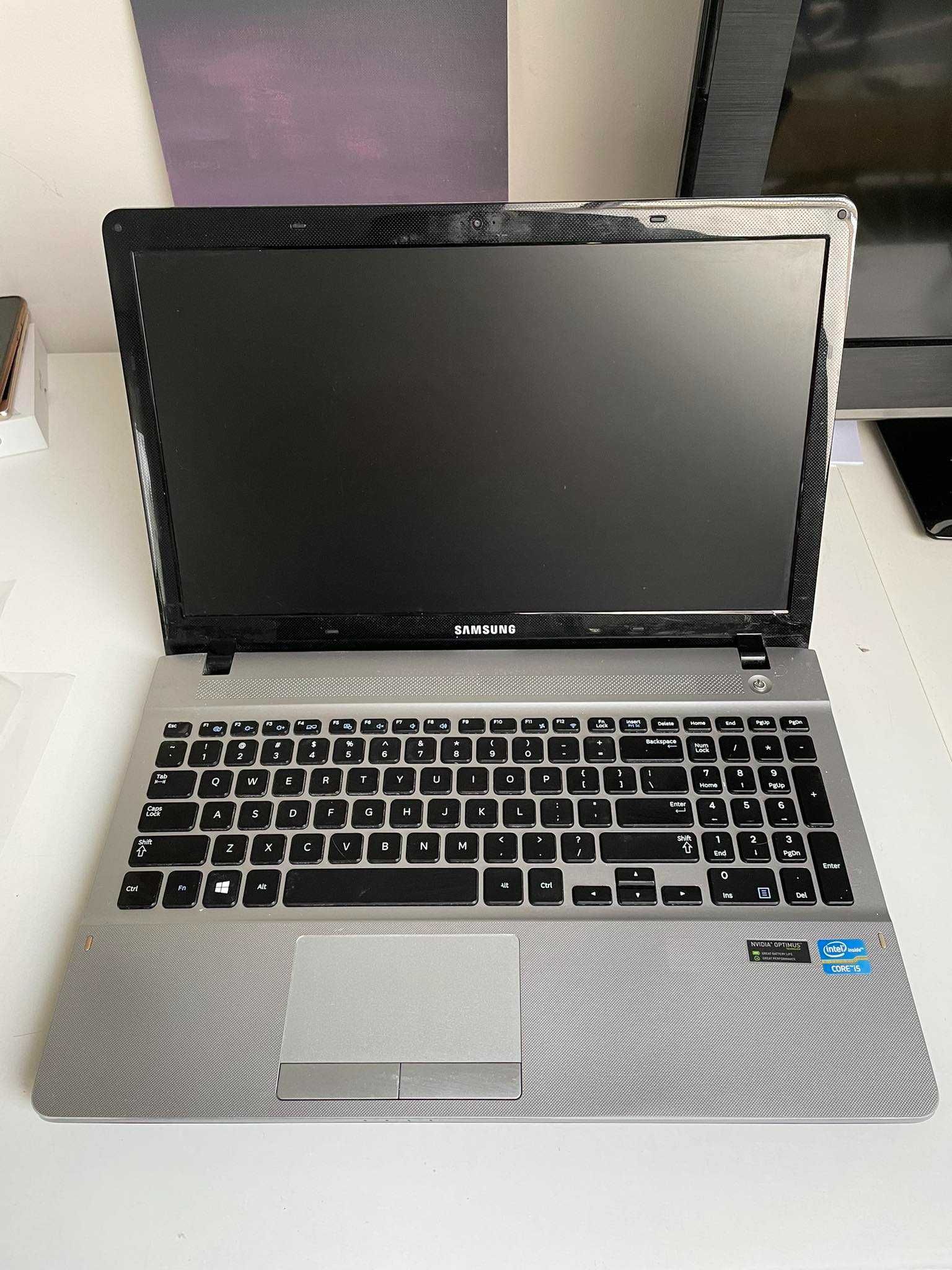 Laptop Samsung NP270E5E, procesor Intel i5, 8 GB RAM, Nvidia