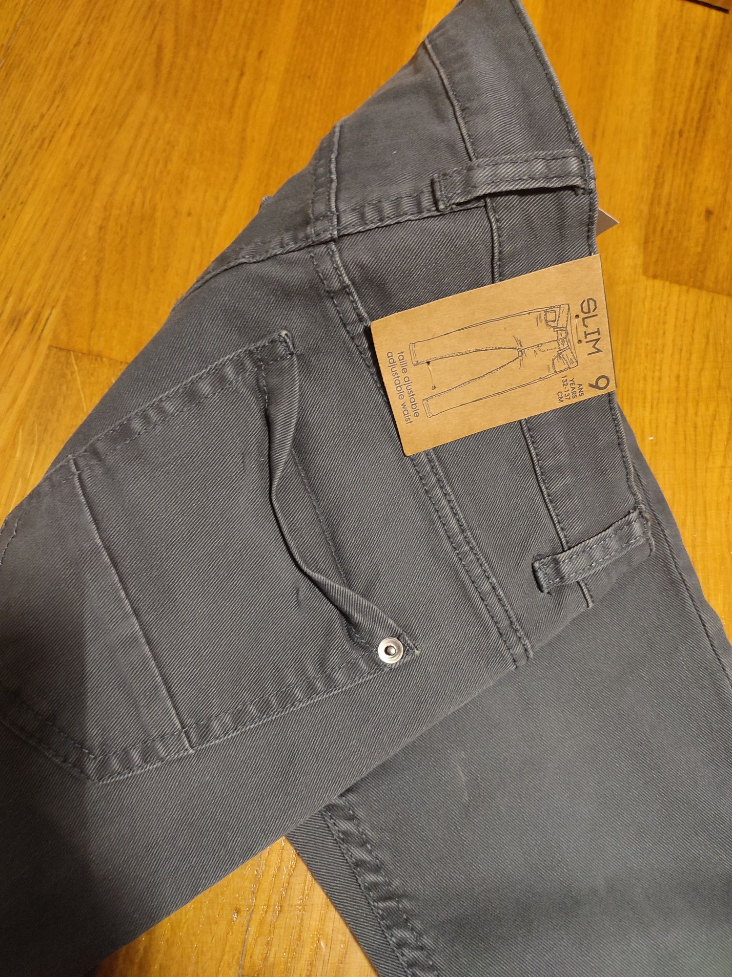 Kiabi spodnie eleganckie szare dżinsy slim stretch r. 134 nowe