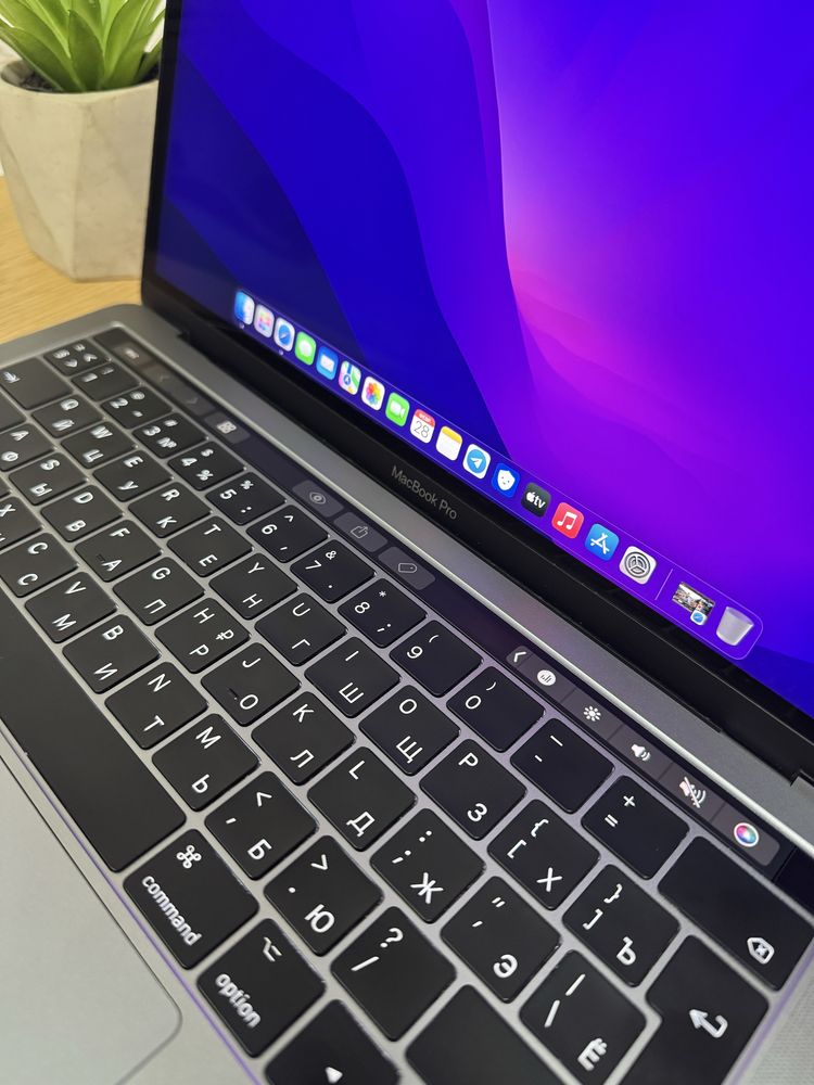 MacBook Pro 2017 Touch Bar 8/256gb Intel Core i5