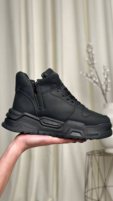 Жіночі зимові кросівки