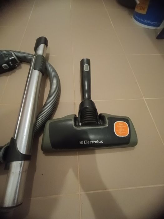 _._ Odkurzacz  Electrolux Ultrasilencer, AEG-wąż, rura, turboszczotka