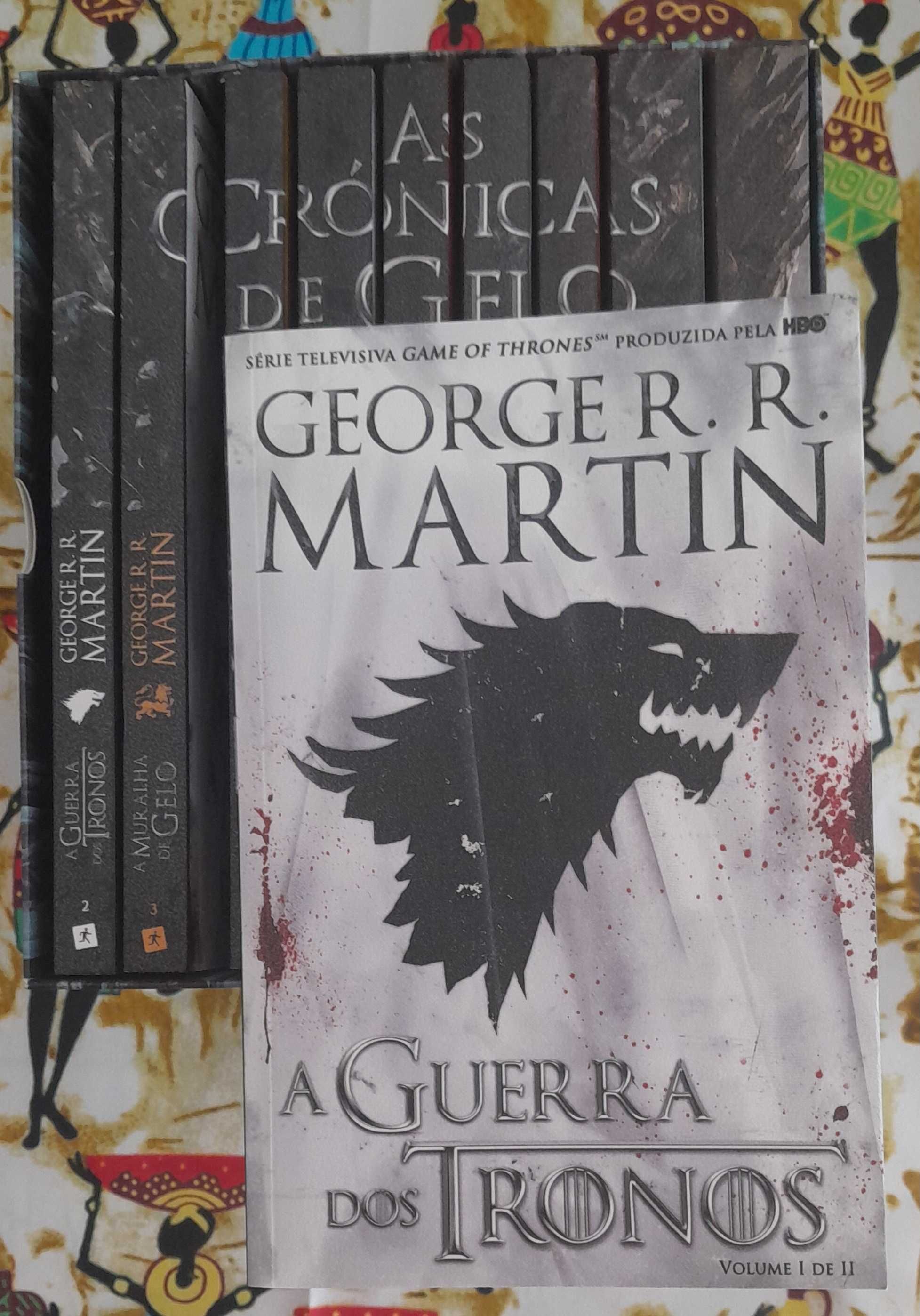 AS CRÓNICAS DE GELO E FOGO - GEORGE R.R. MARTIN - 10 Volumes com caixa