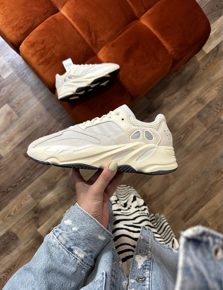 Adidas Yeezy Boost 700 оригінал 44 р