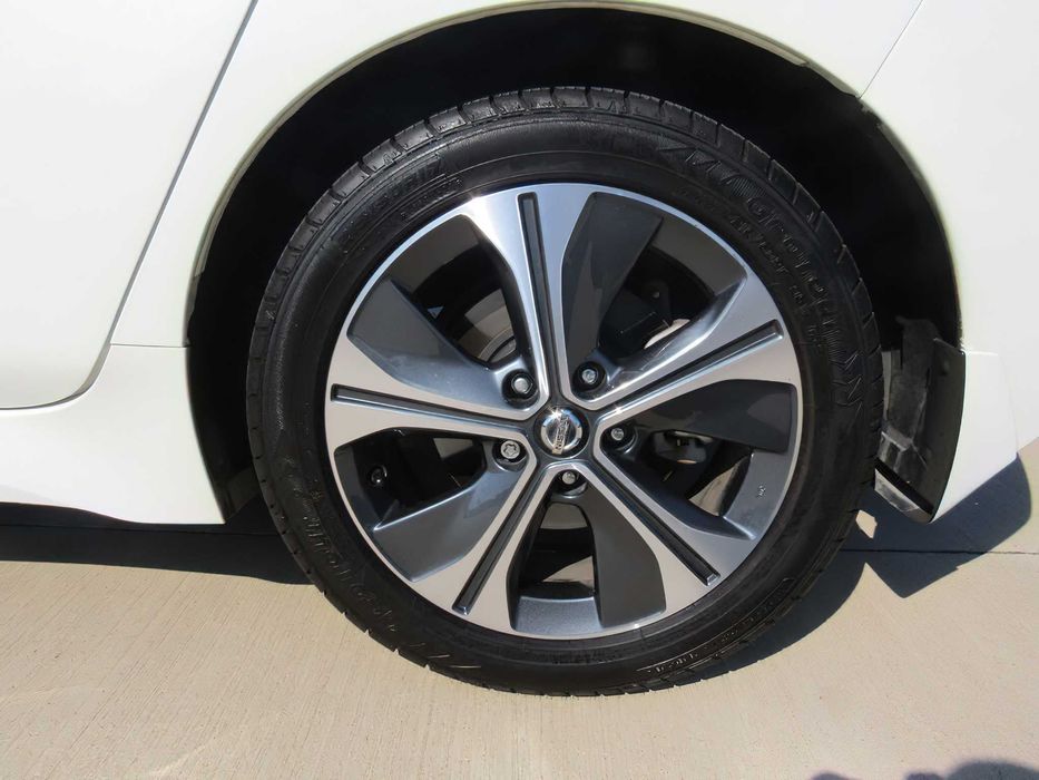 Nissan LEAF SL      2019