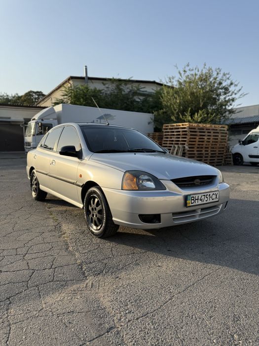 Продам Kia Rio 1 rs