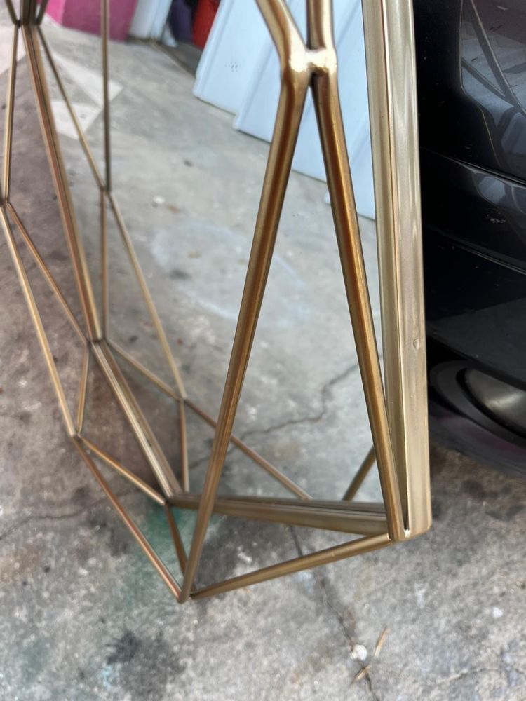 Espelho dourado semi-novo