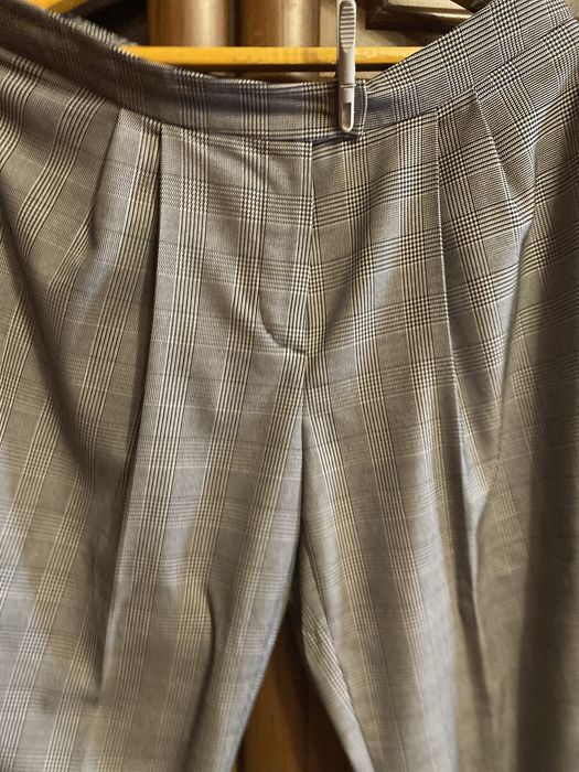 Жіночий брючний костюм