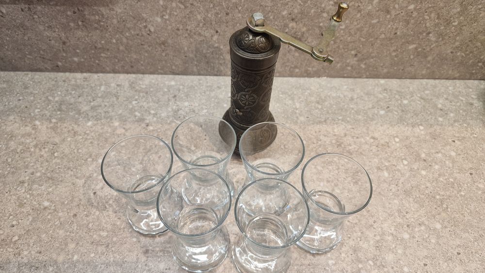 Turecki ręczny młynek do kawy, zestaw do parzenia kawy i herbaty