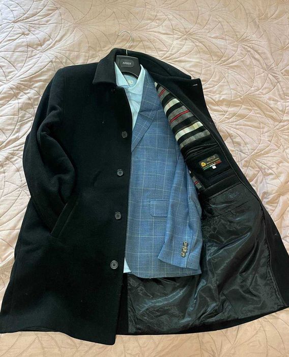 Чоловіче пальто сине та чорне