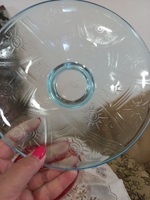 Салатники, цветное стекло.