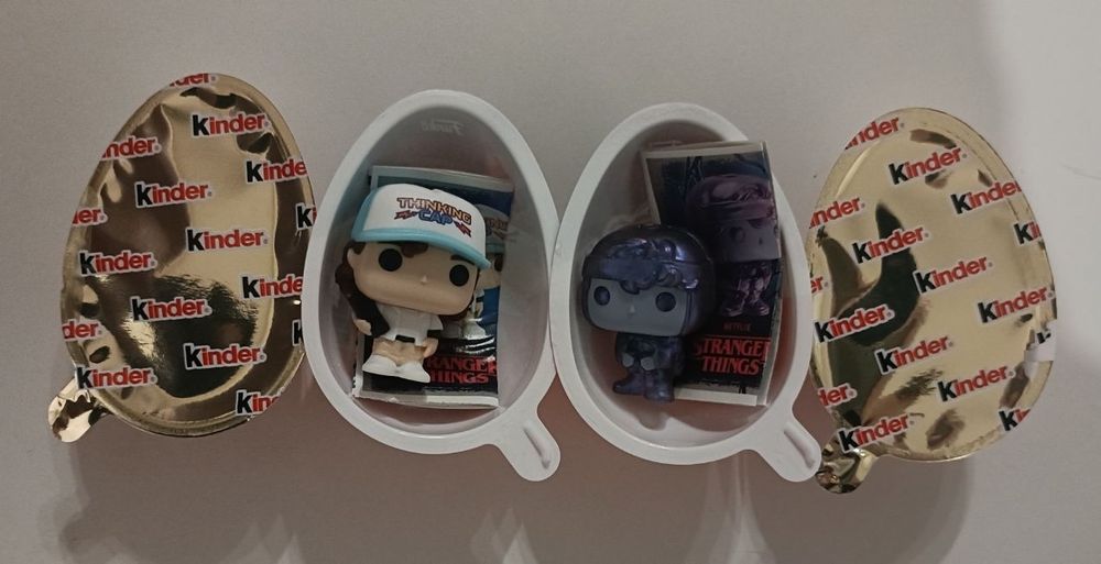 Kinder Joy Дуже дивні справи