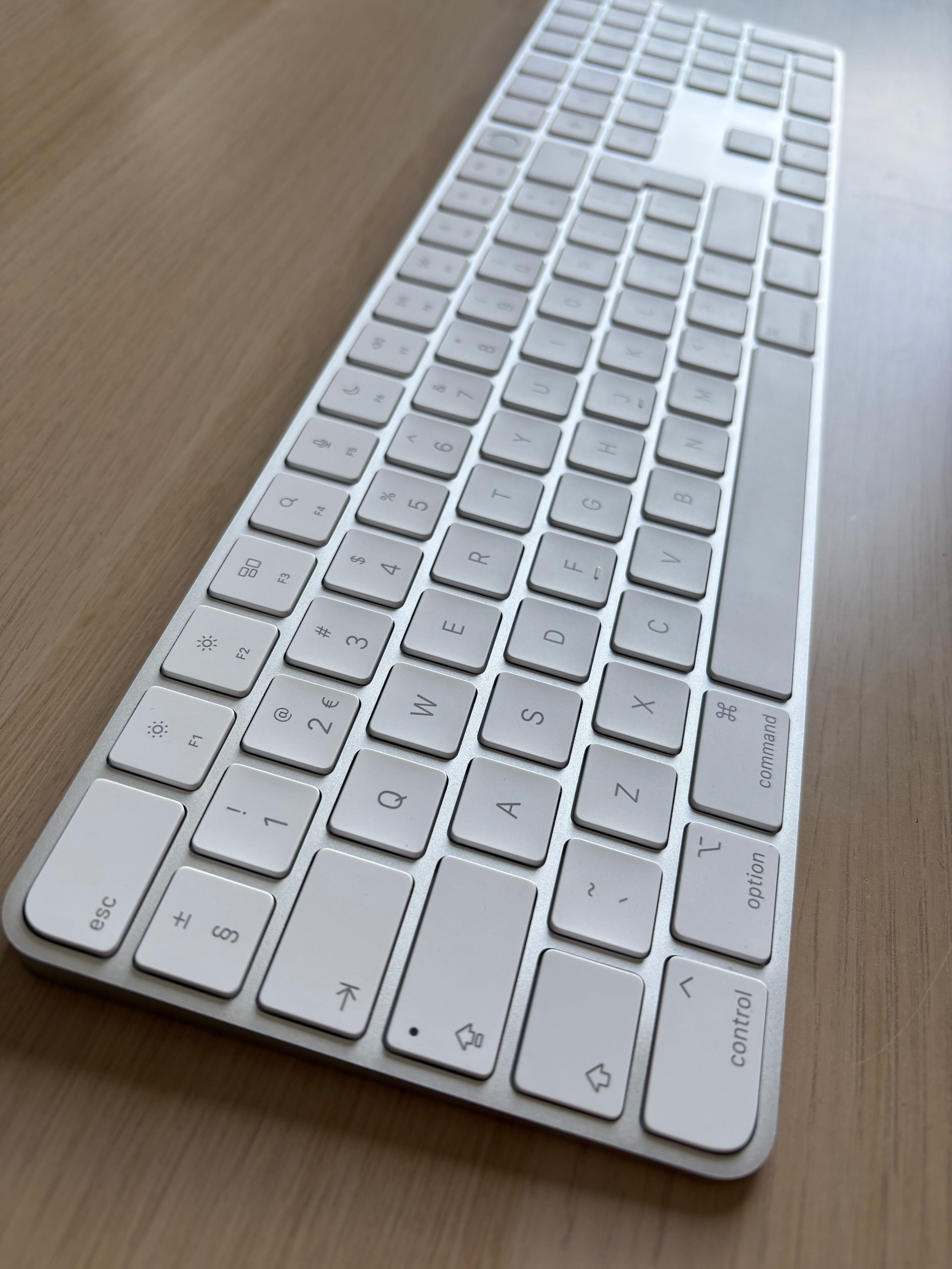 Klawiatura Apple Magic Keyboard Touch ID NumPad angielski A2520