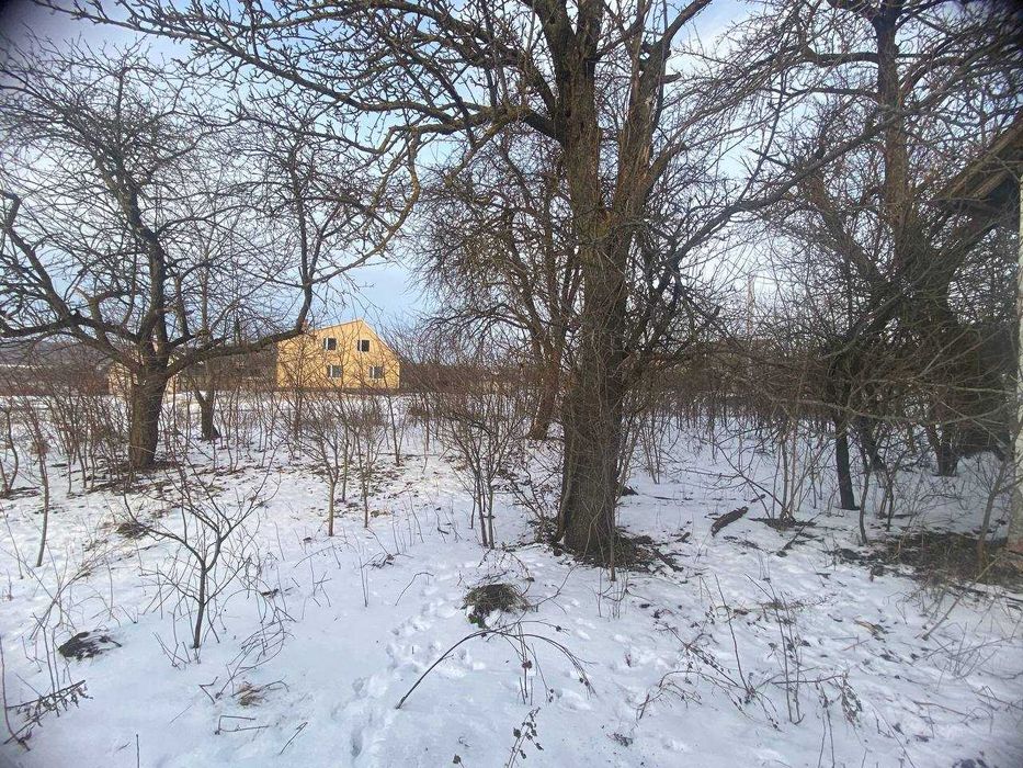Продам земельну ділянку у Варковичах по центральній вулиці