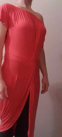 Czerwona sukienka rozmiar 38/40 dekolt opadający na ramiona