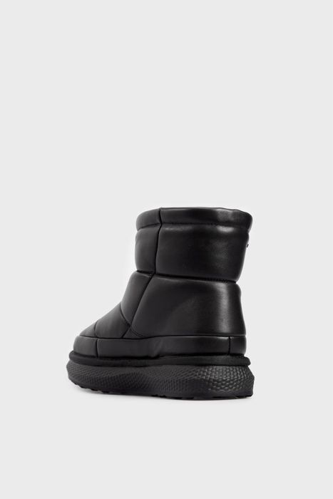 Шкіряні чорні уггі на хутрі