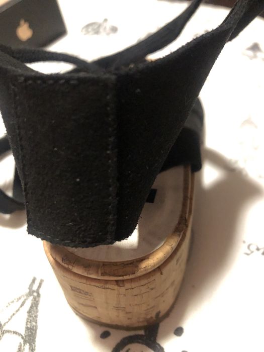 Bimba y Lola Sandalia tiras, salto em cortiça, usadas