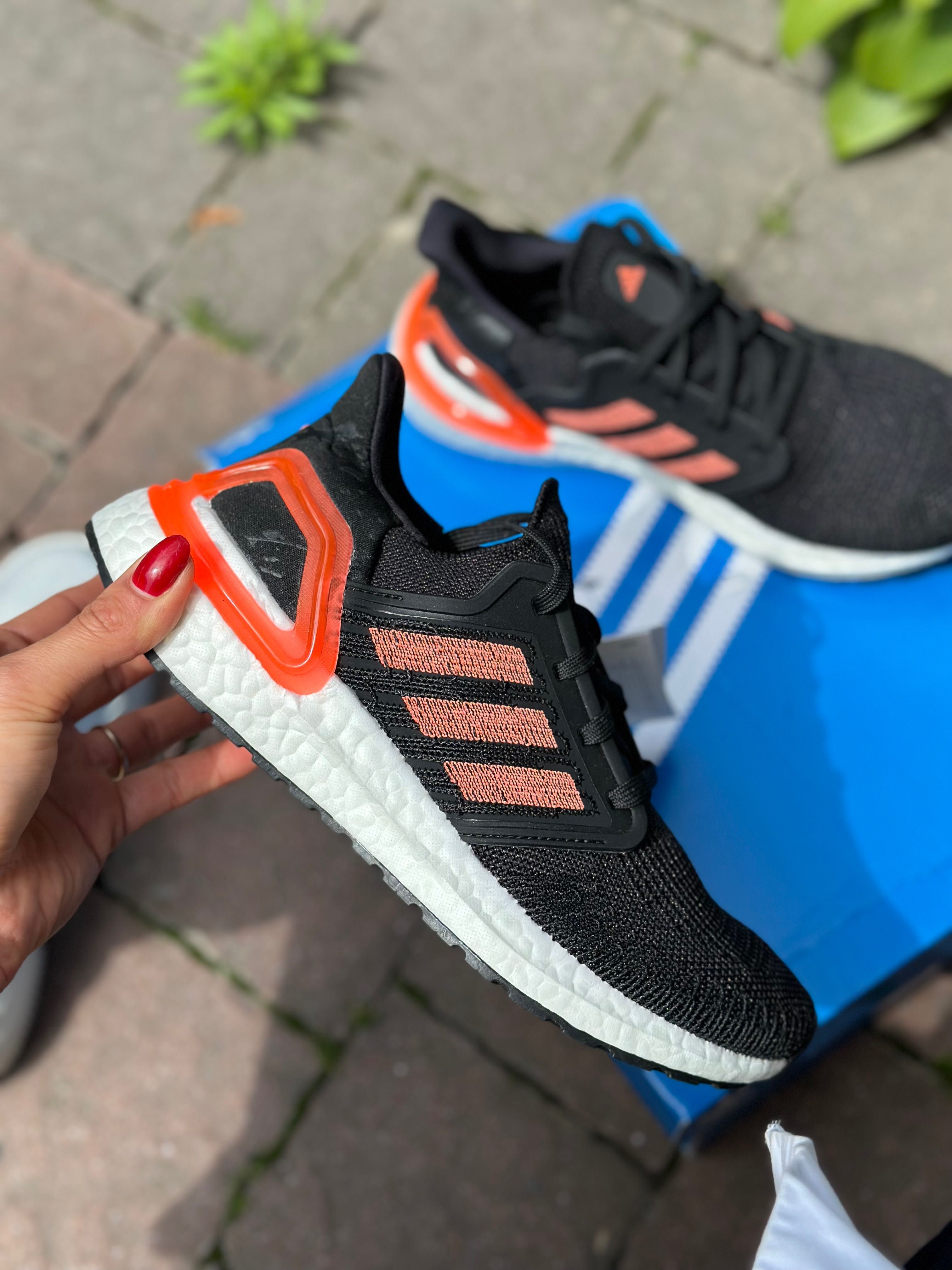 Жіночі оригінальні кросівки Adidas Ultraboost 20 W EG0717