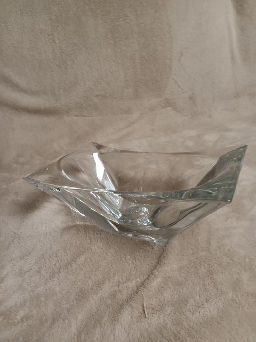 Nowoczesna kryształowa salaterka