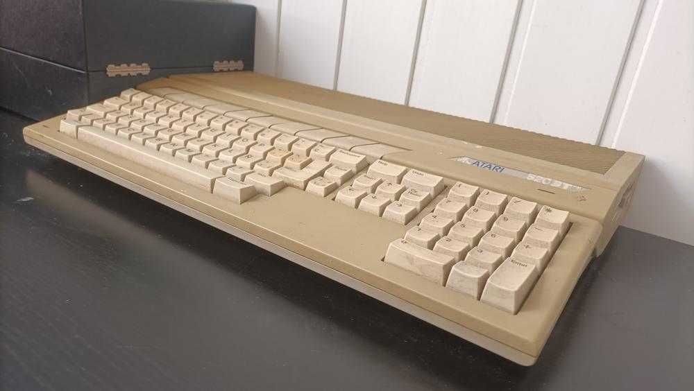 Computador retro Atari 520ST