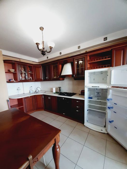 3 кімнатна квартира Рекордна / р-н Будинку меблів БК "Стікон"