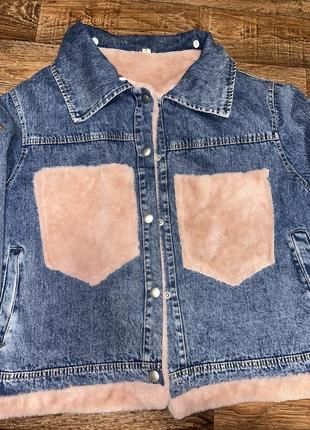 Жіноча джинсова куртка