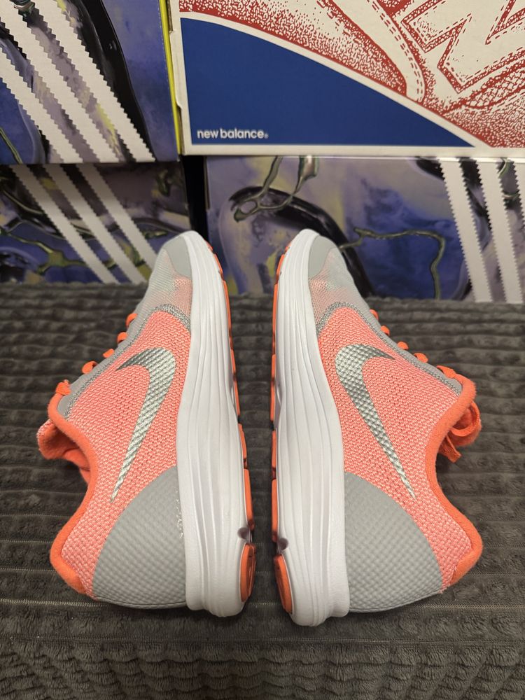 Жіночі кросівки Кроссовки Nike Revolution 3 38,5(24см) оригінал