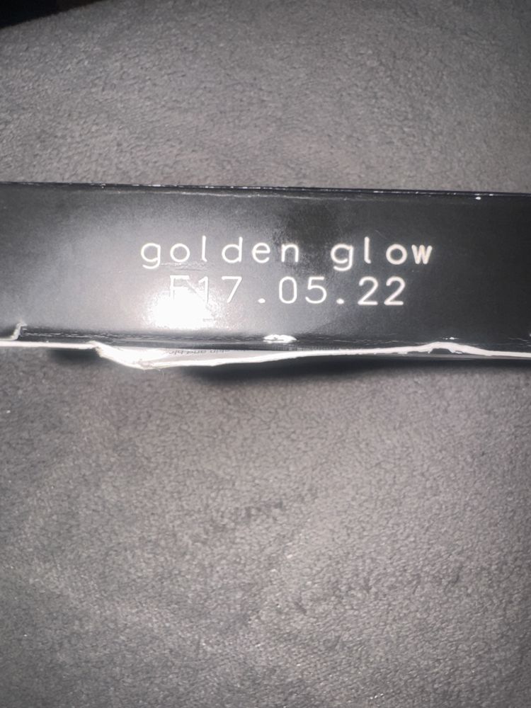 Puder rozświetlający Avon Golden Glow