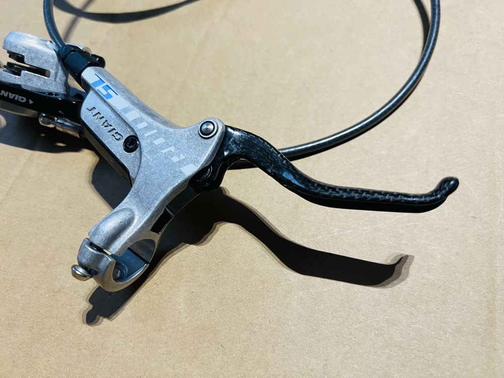 Hamulce hydrauliczne tarczowe GIANT ROOT SL Klamki CARBON Zaciski NOWE