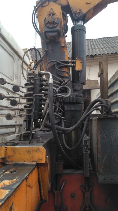 Продам дешево хороший кран маніпулятор MAN