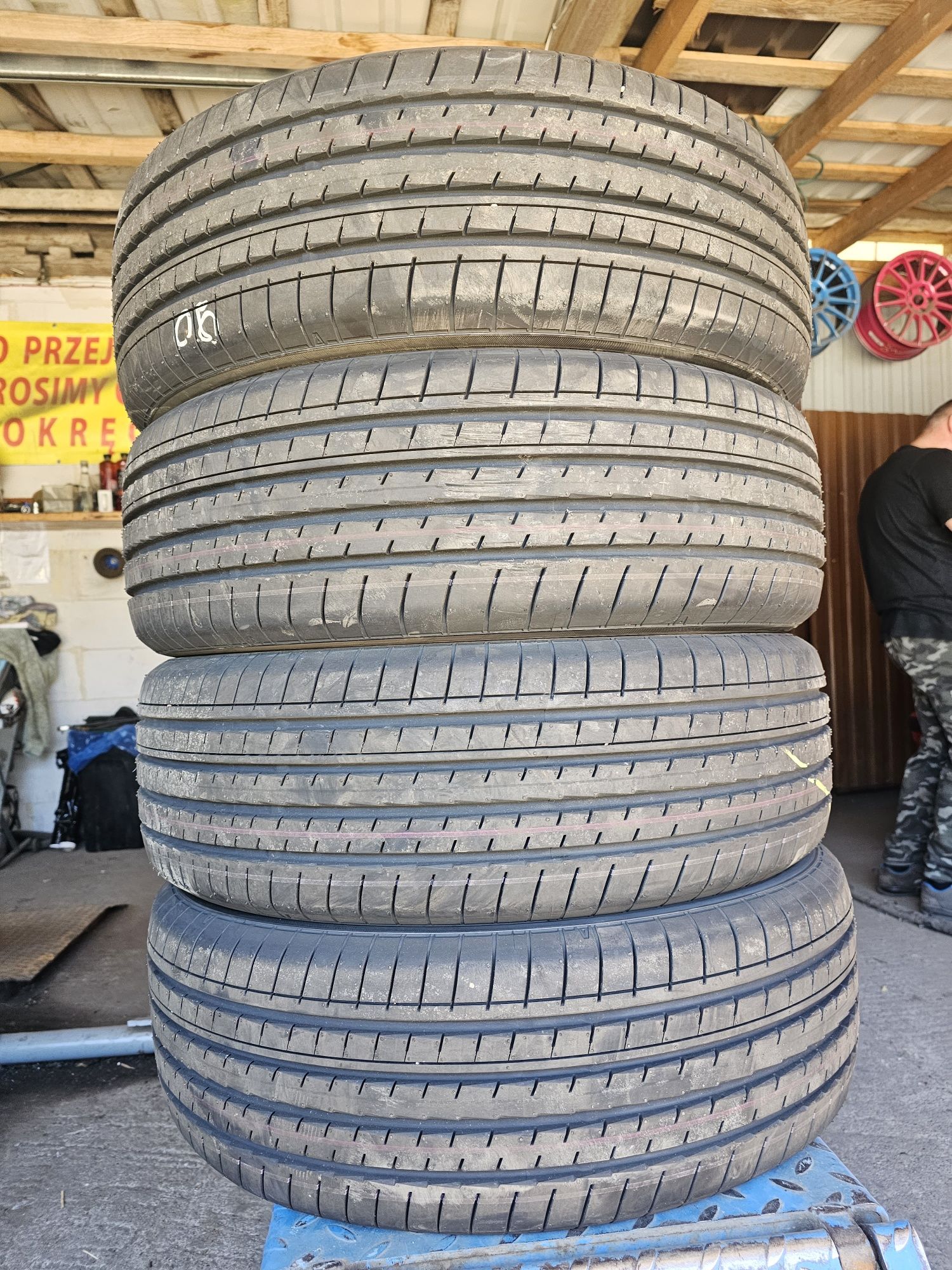 Opony Letnie Nowe-Demo R18 235/60-Yokohama-24rok