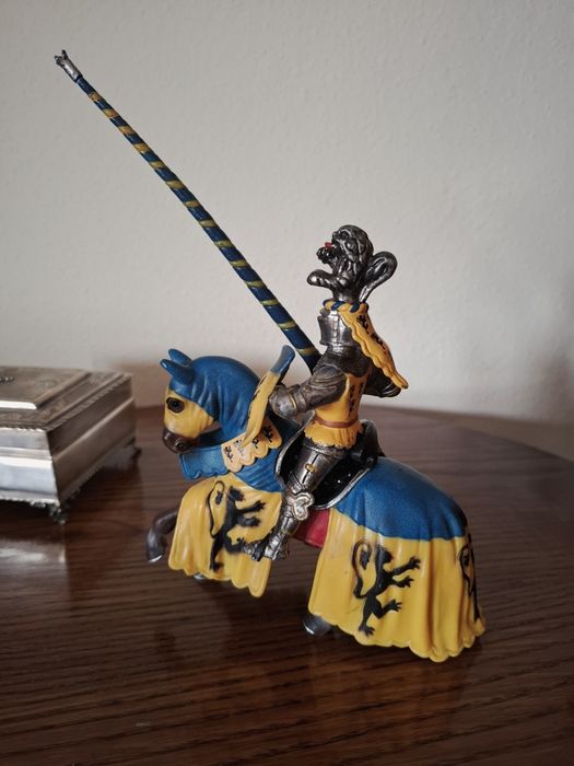 Rycerz na koniu schleich